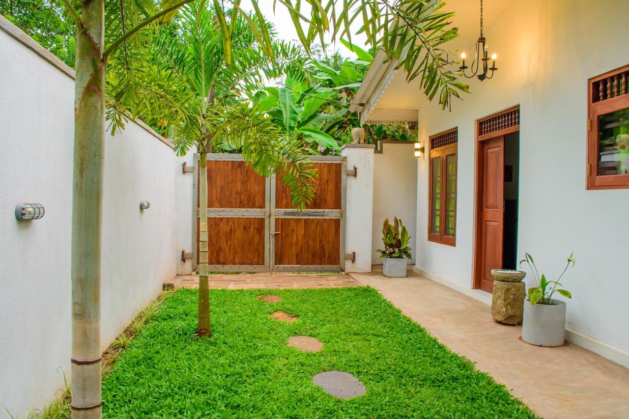 Rock Elephant Villa Hikkaduwa Exterior photo